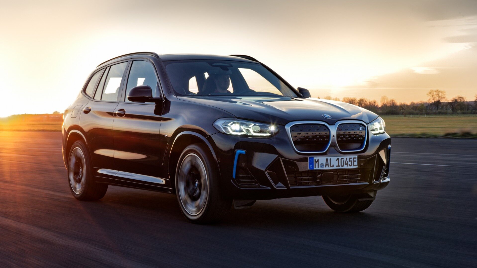 Компания BMW обновила электрокроссовер iX3: новая внешность и цифровой салон