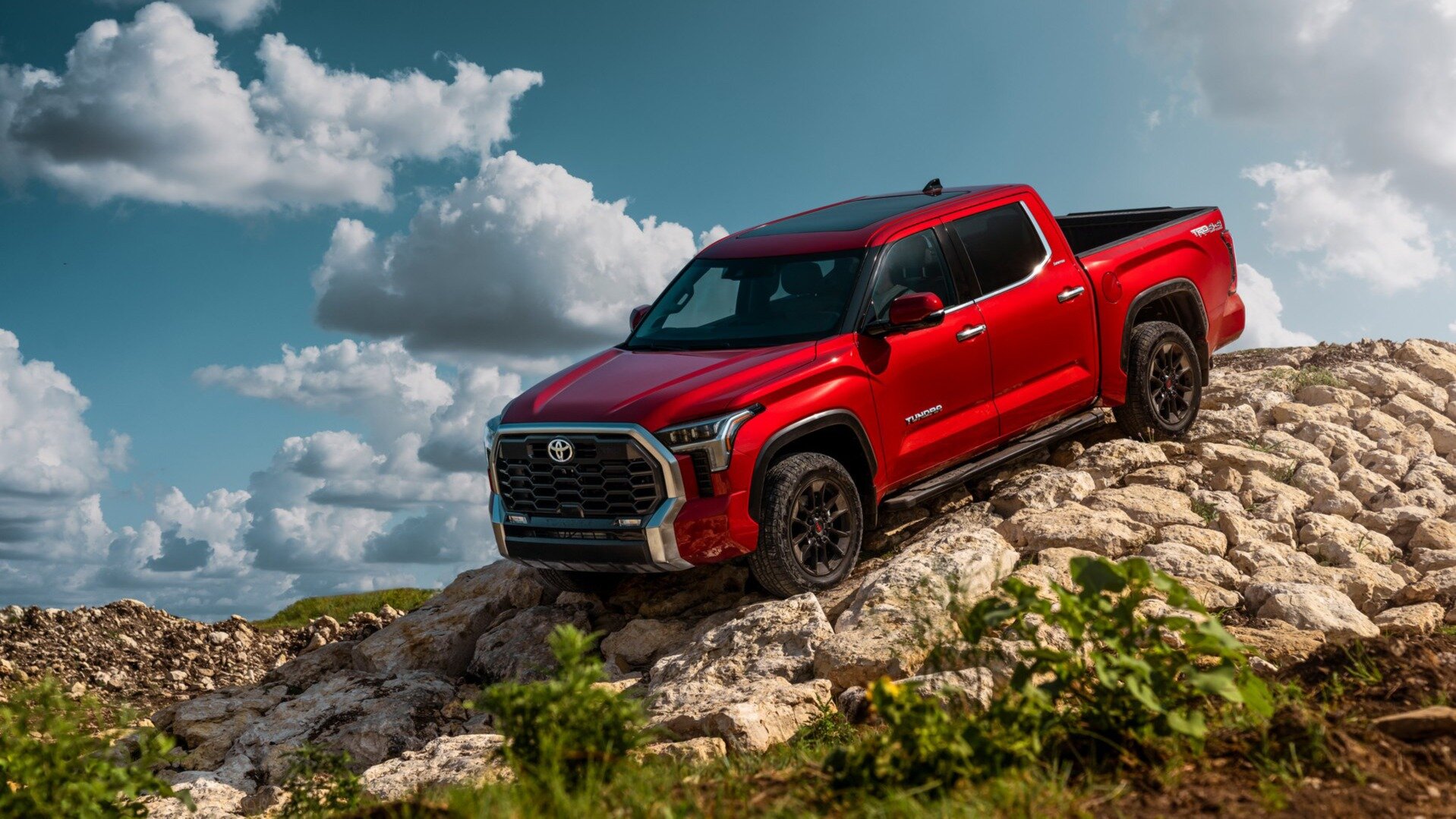 Toyota представила пикап на базе Land Cruiser 300