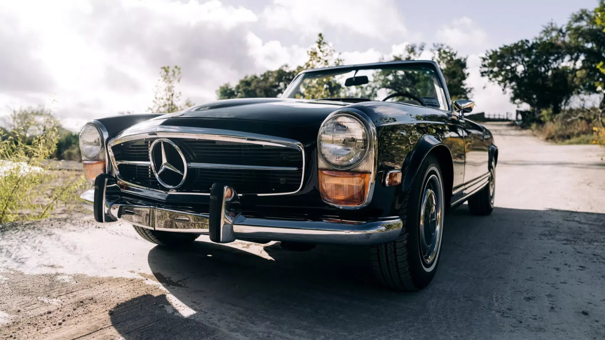 Классический Mercedes-Benz SL перевели на электротягу: теперь он стоит 250 тысяч долларов