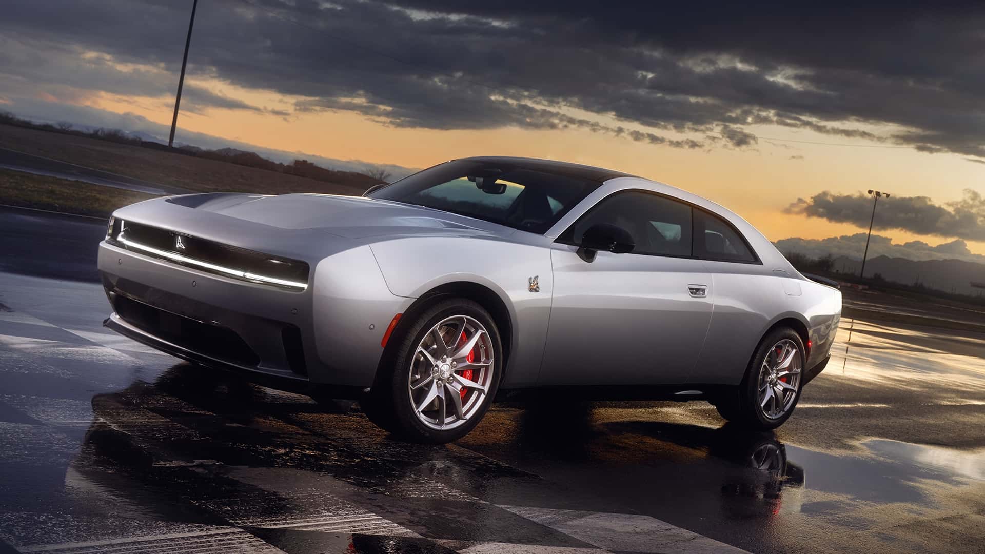 Представлен электрический Dodge Charger: 670 сил, полный привод и специальный режим для «пончиков»