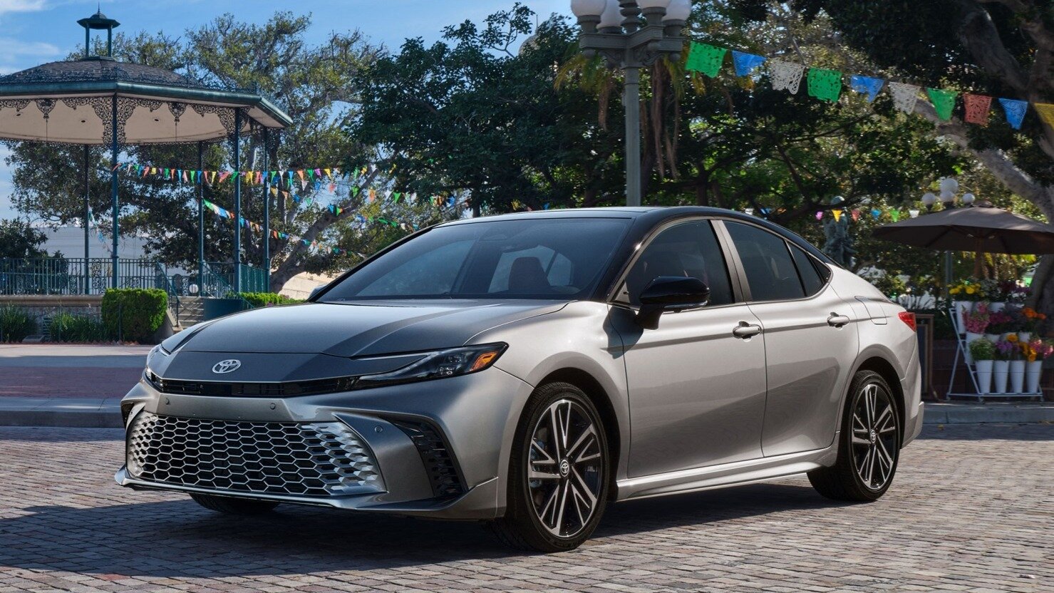 Фанаты просят вернуть мотор V6 седану Toyota Camry
