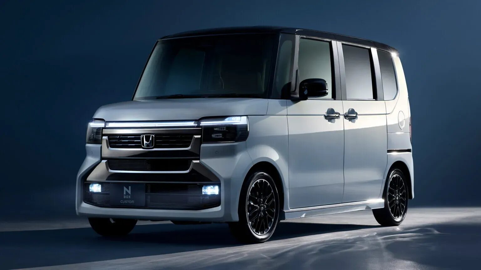Самый популярный автомобиль Японии Honda N-Box прошёл рестайлинг