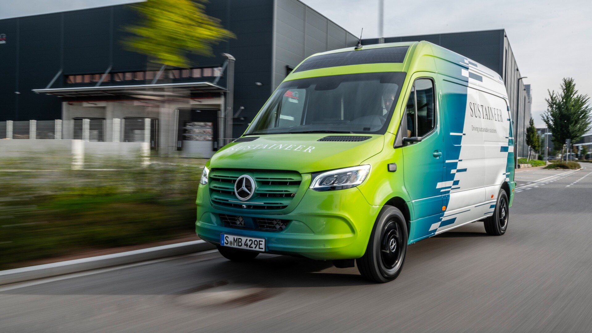 Электрофургоны Mercedes-Benz eSprinter почистили воздух в Граце