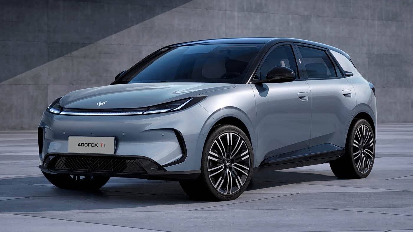 Серийный электрохэтч BAIC дешевле 800 тысяч рублей: официальные фото