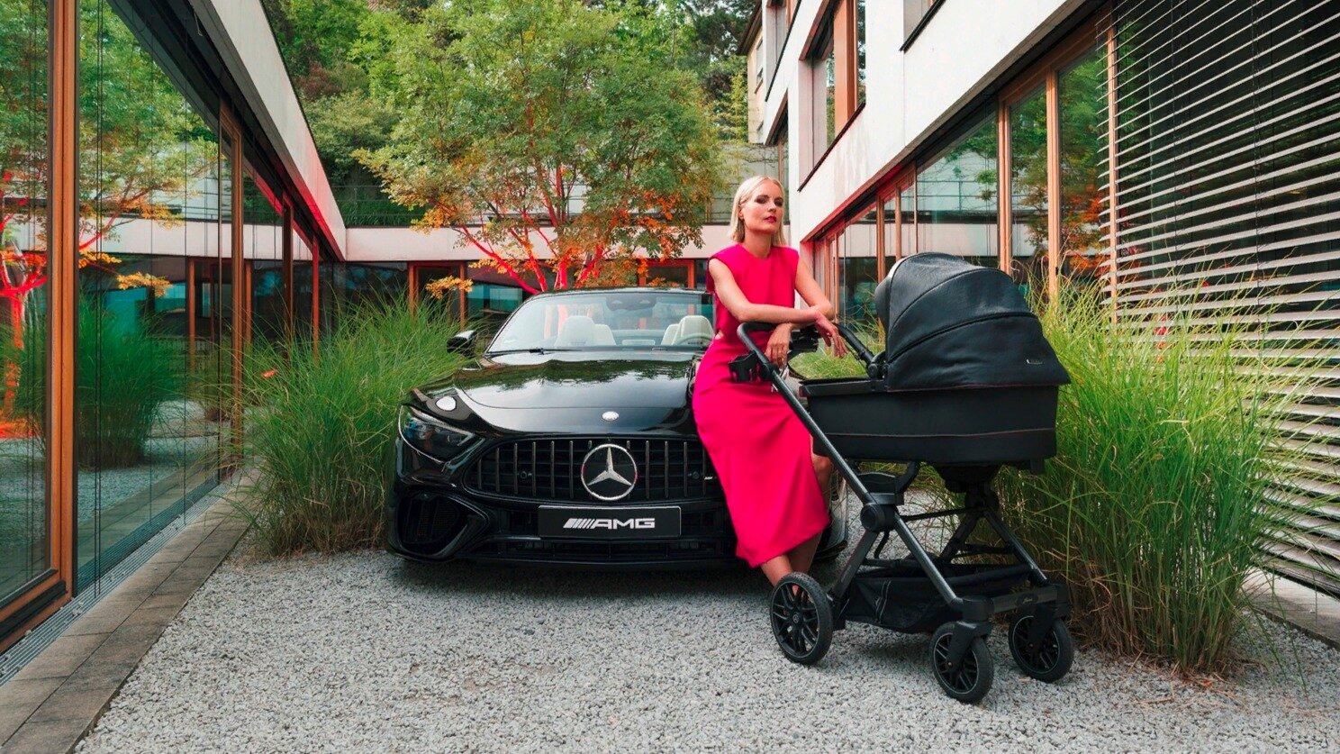 Mercedes-Benz представил новую серию детских колясок, включая лимитированный вариант от Mercedes-AMG