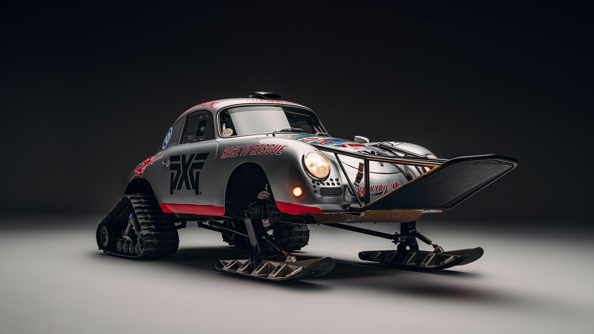 Взгляните на 65-летний Porsche, который отправится покорять Антарктиду. У него лыжи и гусеницы вместо колёс