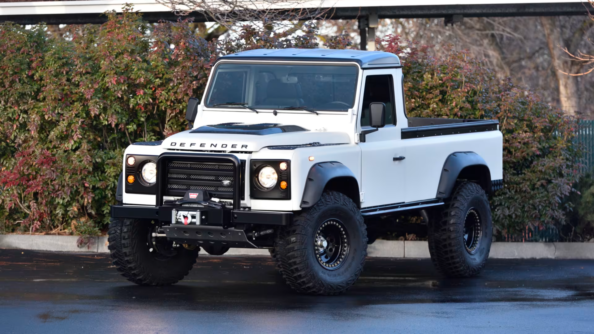 Кастомный 650-сильный пикап Land Rover Defender хотят продать за треть цены