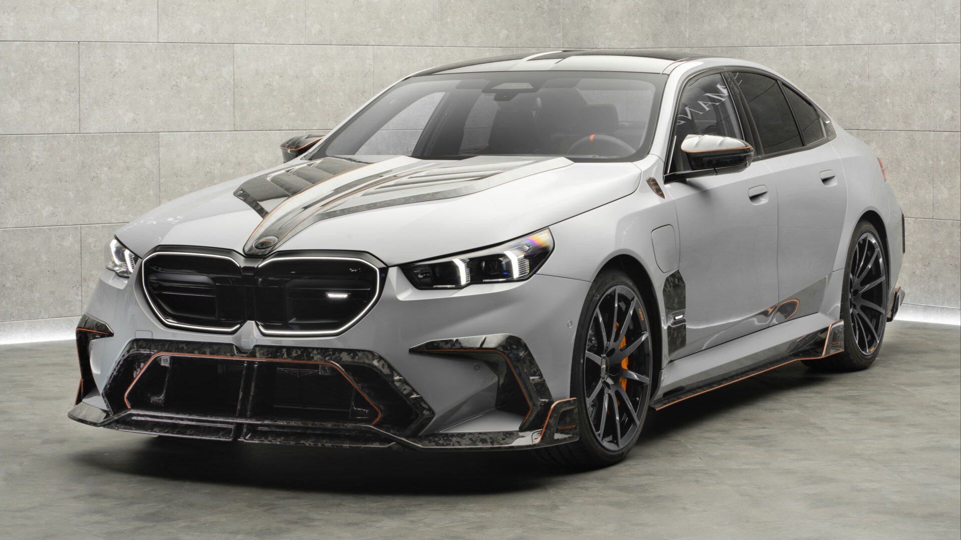 BMW M5 от Mansory: плюс 123 силы и карбоновый бодикит 