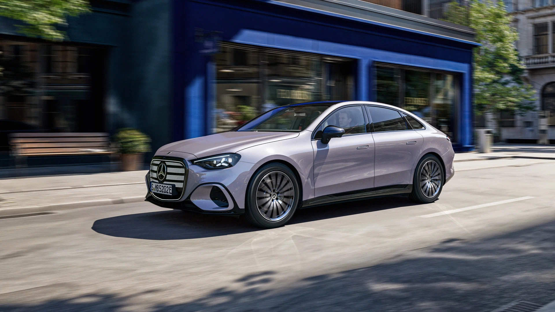 Электрический Mercedes-Benz C-класса подешевел с новой базовой версией