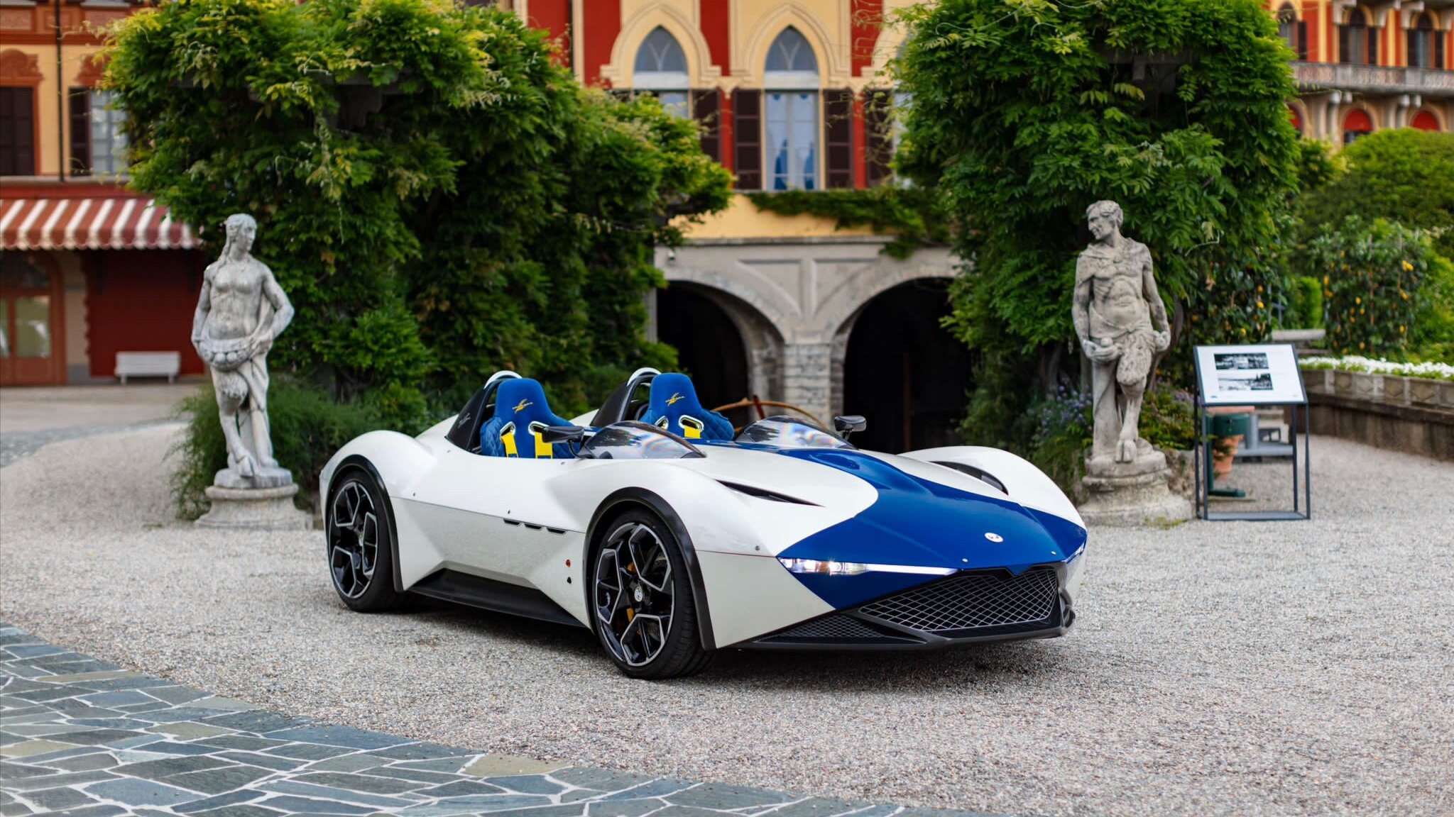 Экс-дизайнер Ferrari представил винтажный спидстер в стиле культового Maserati