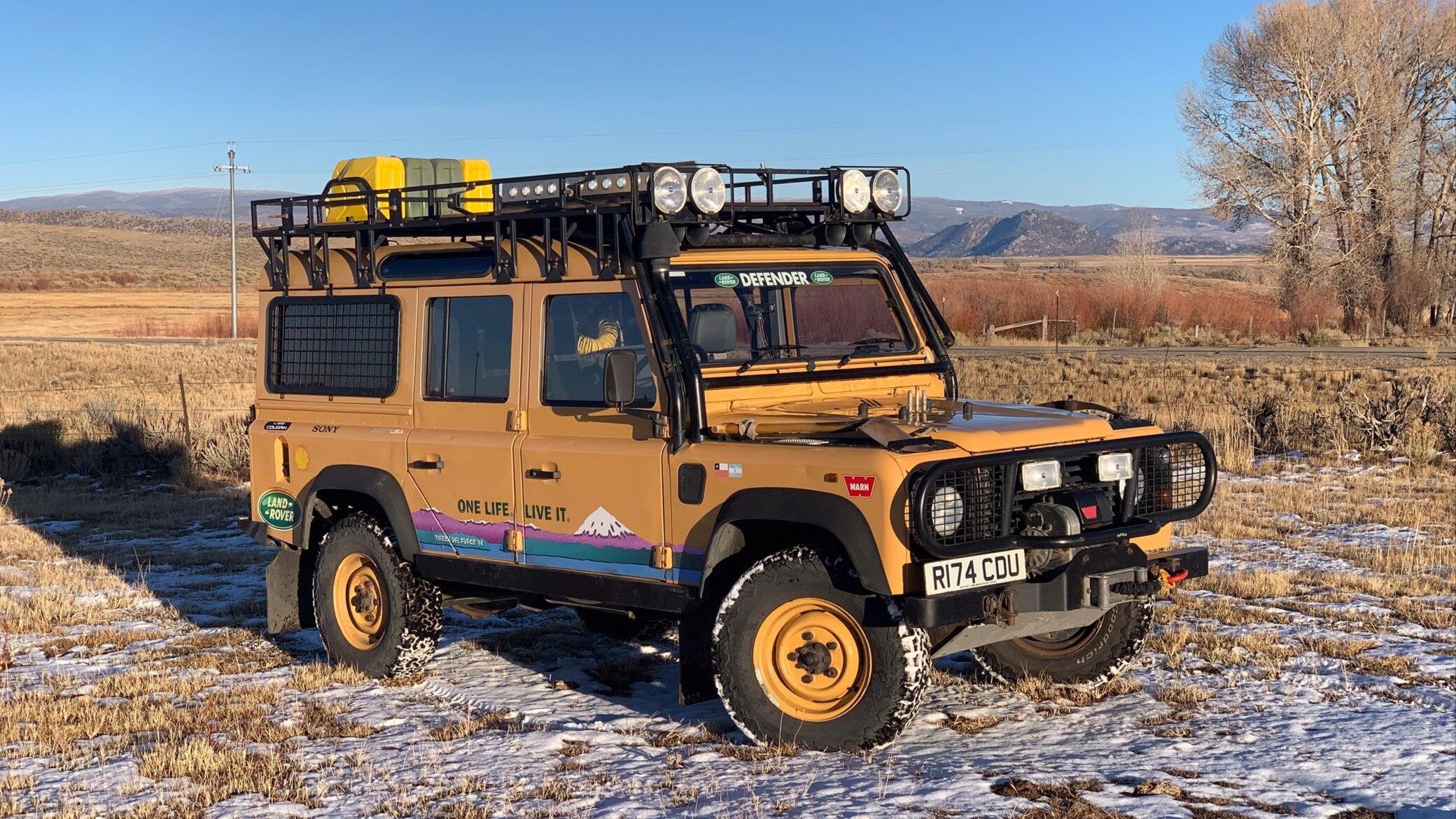 На аукцион выставили Land Rover Defender, участвовавший в ралли Camel Trophy