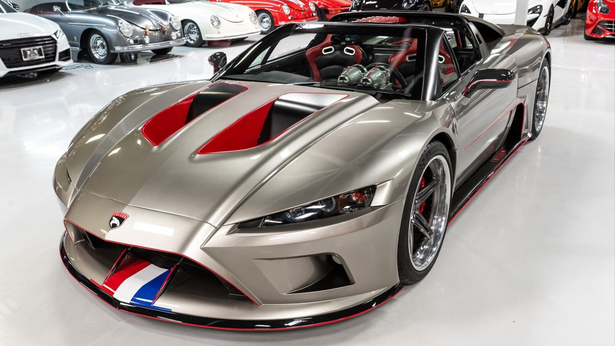 На продажу выставлен малоизвестный суперкар Falcon F7 из США — один из всего семи построенных