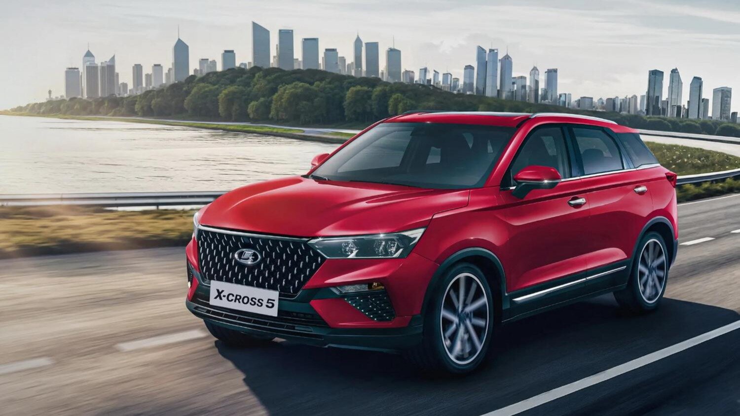 Автовоз с кроссоверами Lada X-Cross 5 заметили на дороге в Петербурге
