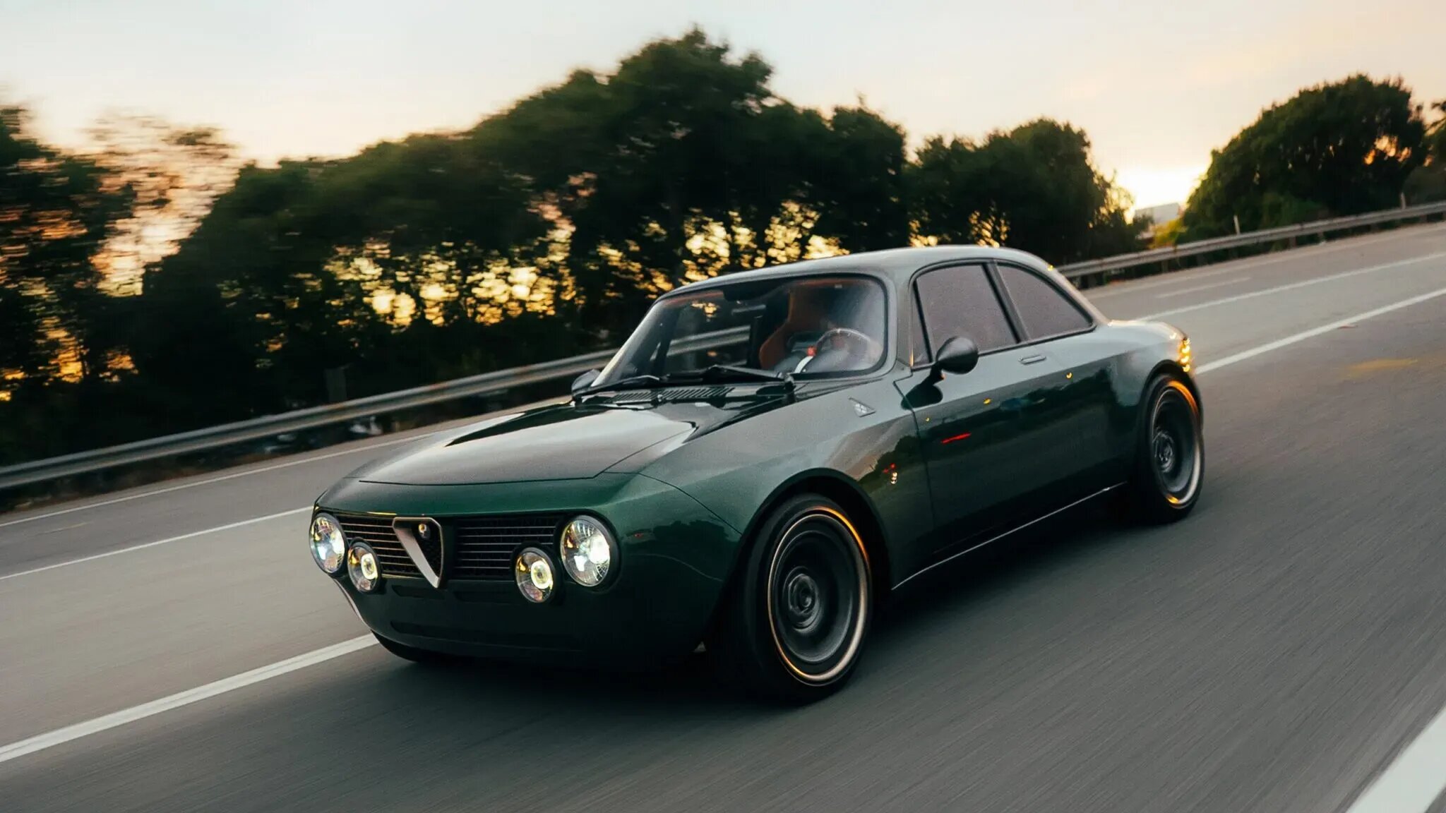 Знаменитую Alfa Romeo из 1960-х возродили как неброский 640-сильный рестомод