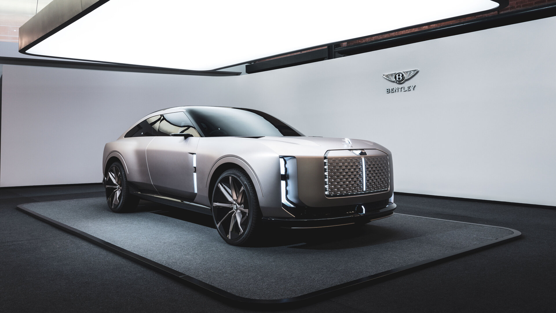 Первый электрокар Bentley окажется не дороже Bentayga