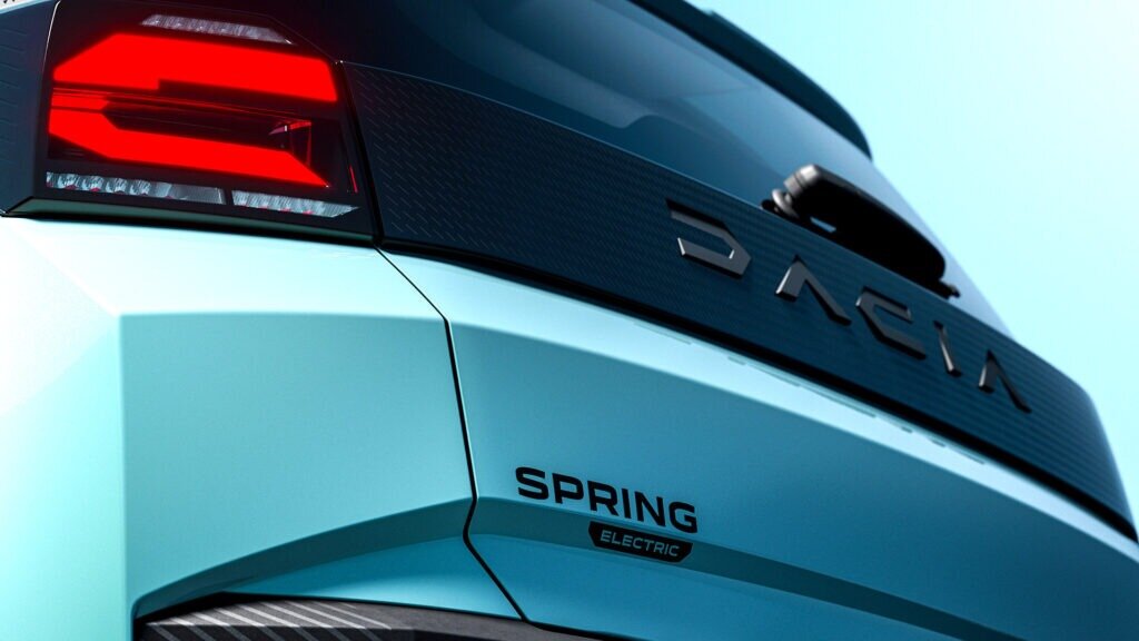Dacia показала на тизерах новый Spring, который переедет из Китая в Европу