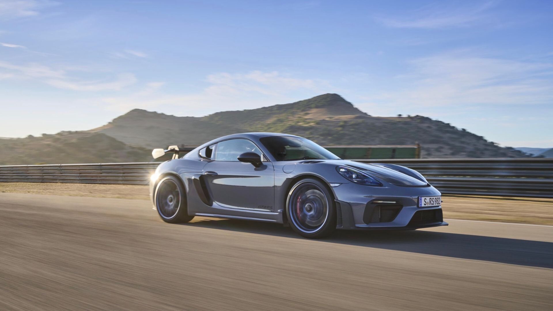 Porsche Cayman станет электрическим не ранее середины десятилетия