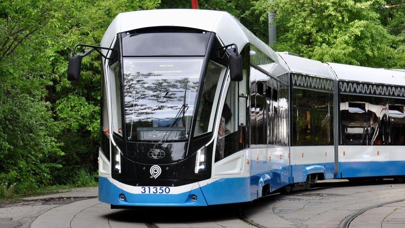 Автомобилистов в Москве оштрафовали на 10 миллионов рублей за помехи движению трамваев