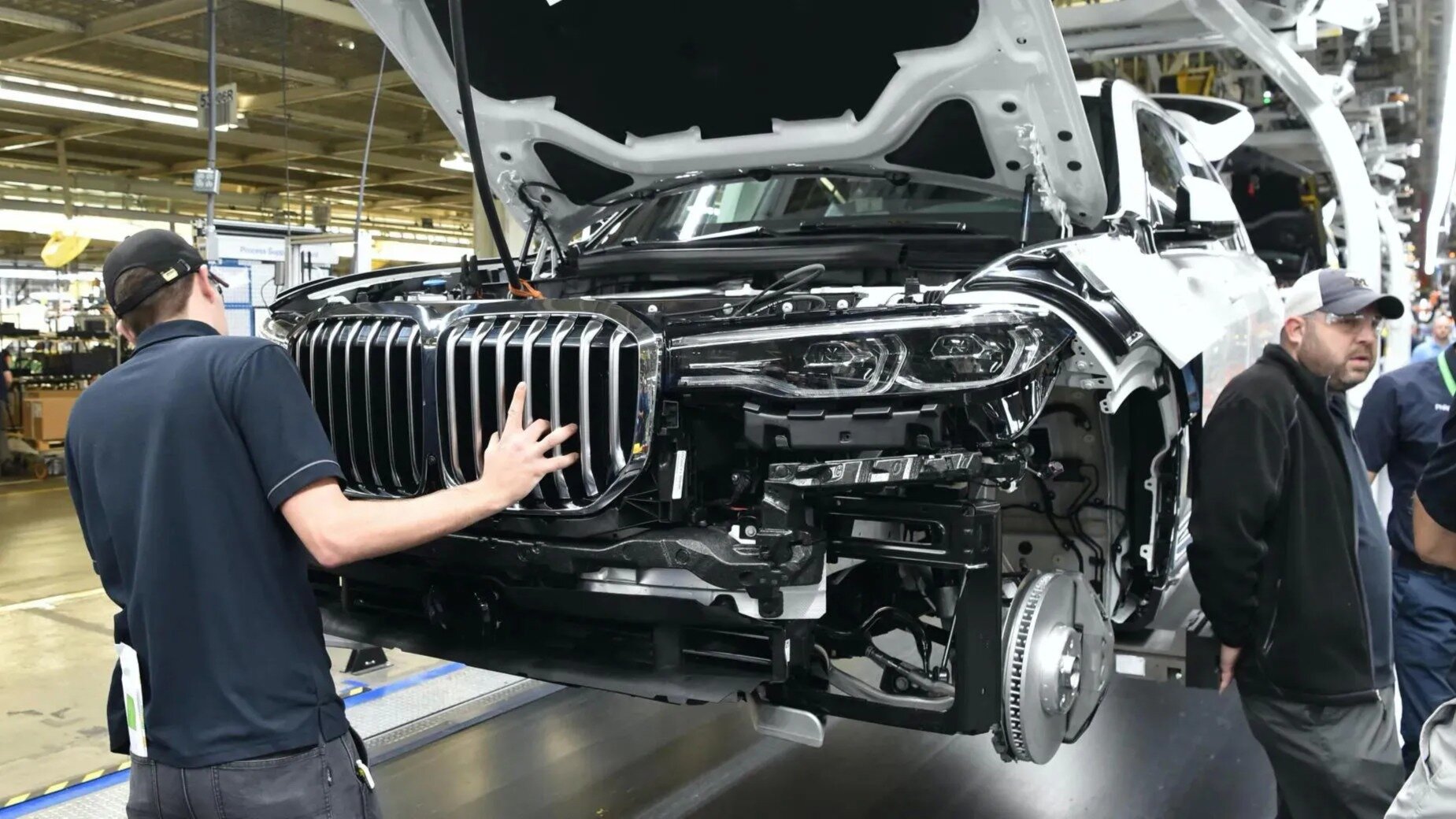 BMW и Volkswagen остановят производство на немецких заводах