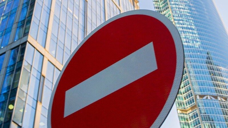 Московские водители стали на 21 процент реже заезжать под знак «кирпич»