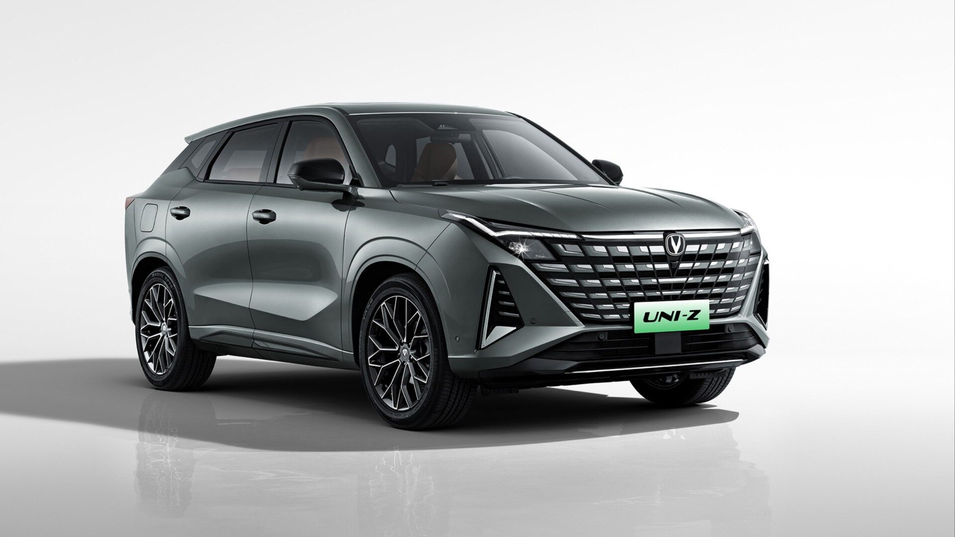 В Китае принимают заказы на новый кроссовер Changan