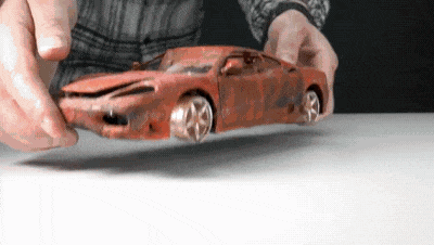 Детальную реставрацию игрушечной Ferrari показали на видео