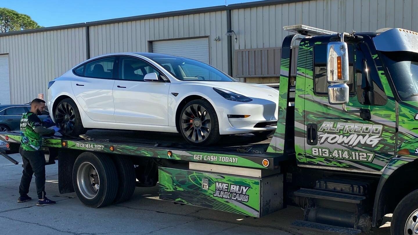 Покупательница Tesla Model 3 получила машину без тормозной колодки