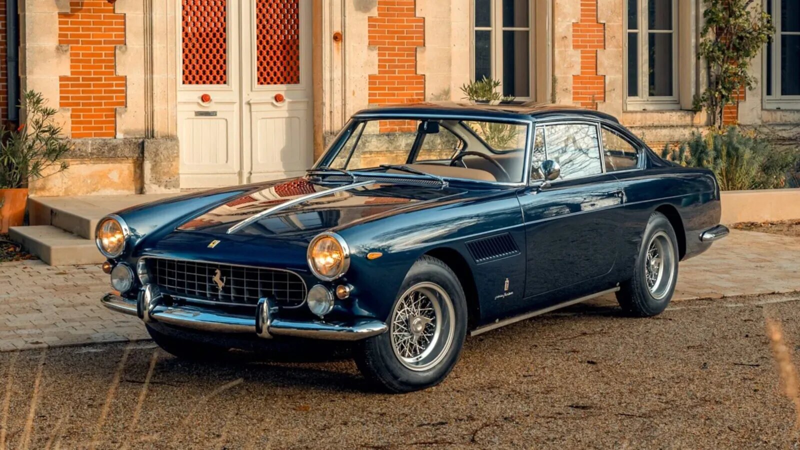 Ferrari 250 GTE с интересной историей рассчитывают продать за 400 тысяч евро