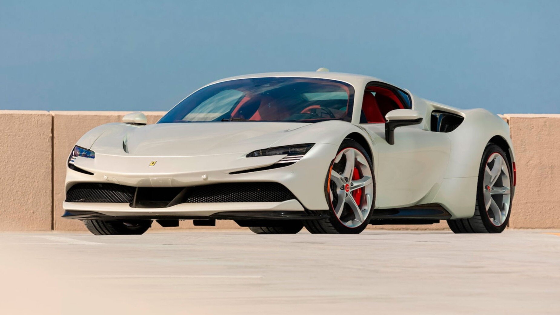 С молотка уйдёт гиперкар Ferrari SF90 Stradale почти без пробега