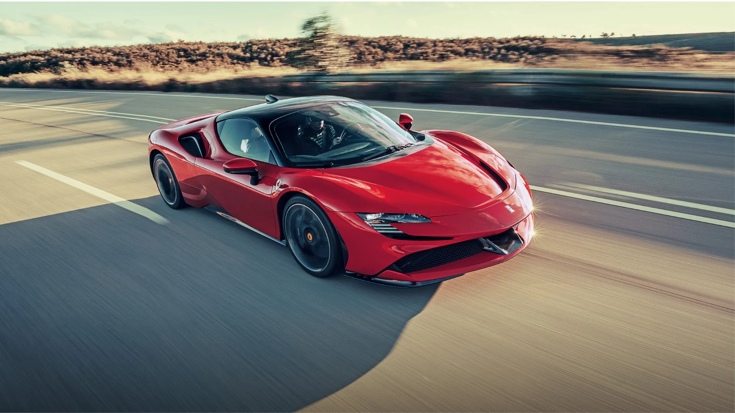 Владельцев суперкаров Ferrari SF90 Stradale предупредили об угрозе возгорания