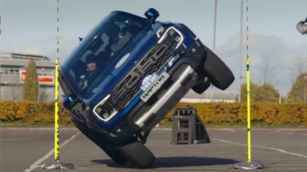 Ford Ranger Raptor попал в Книгу Гиннесса, проехав в 88-сантиметровую щель