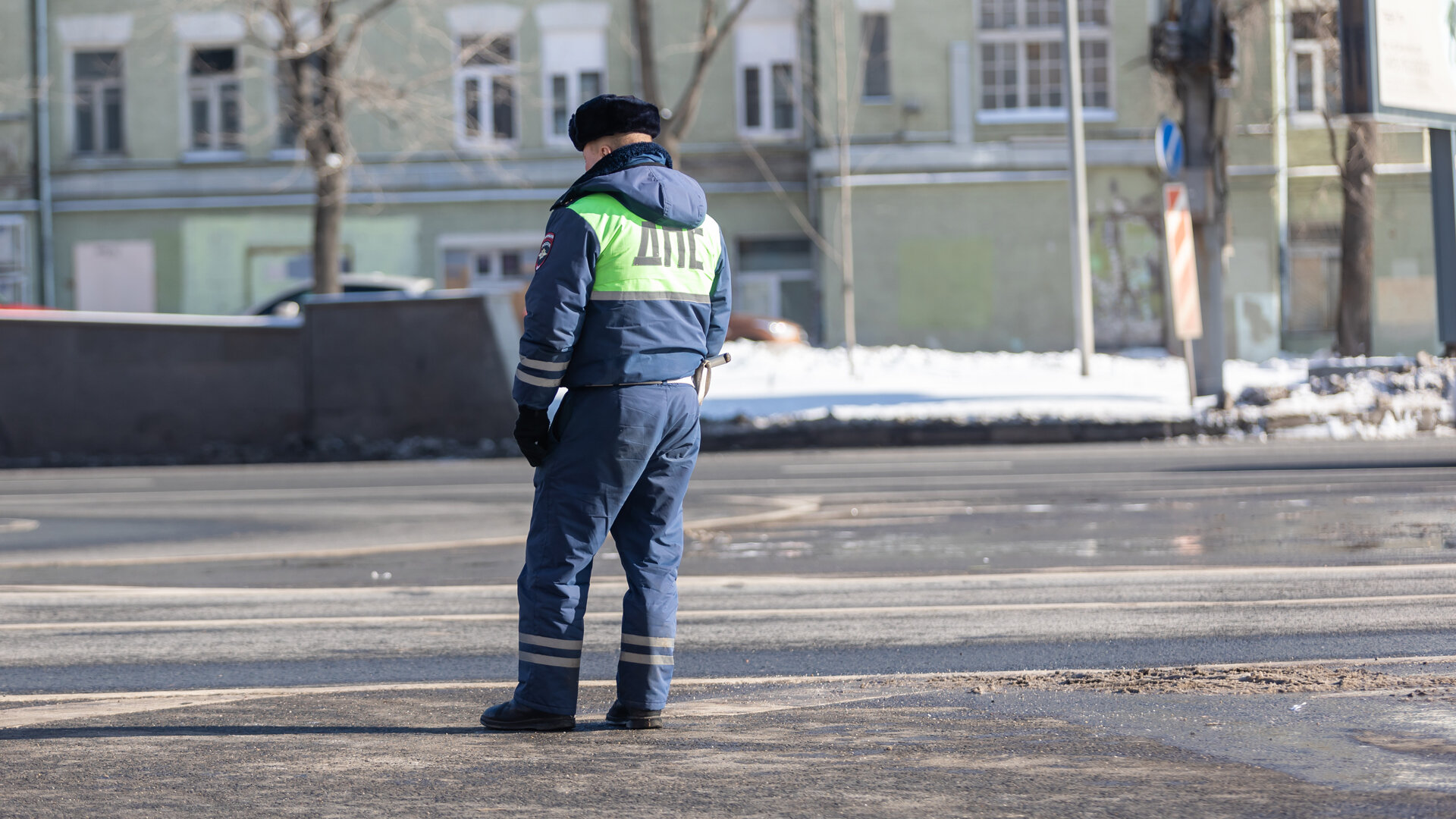 С 1 сентября в России разрешили штрафовать за шины не по сезону и сломанную АБС