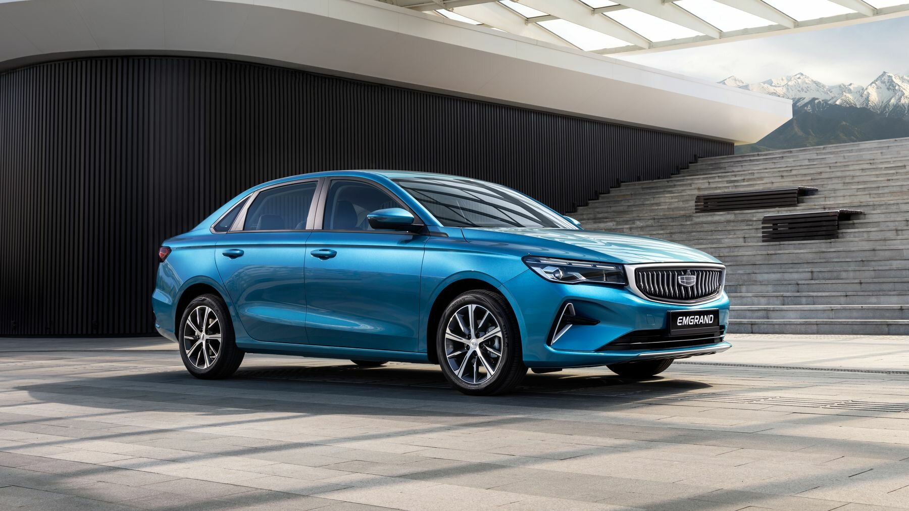 Компания Geely объявила цены на самую дешёвую модель для России — седан Emgrand 