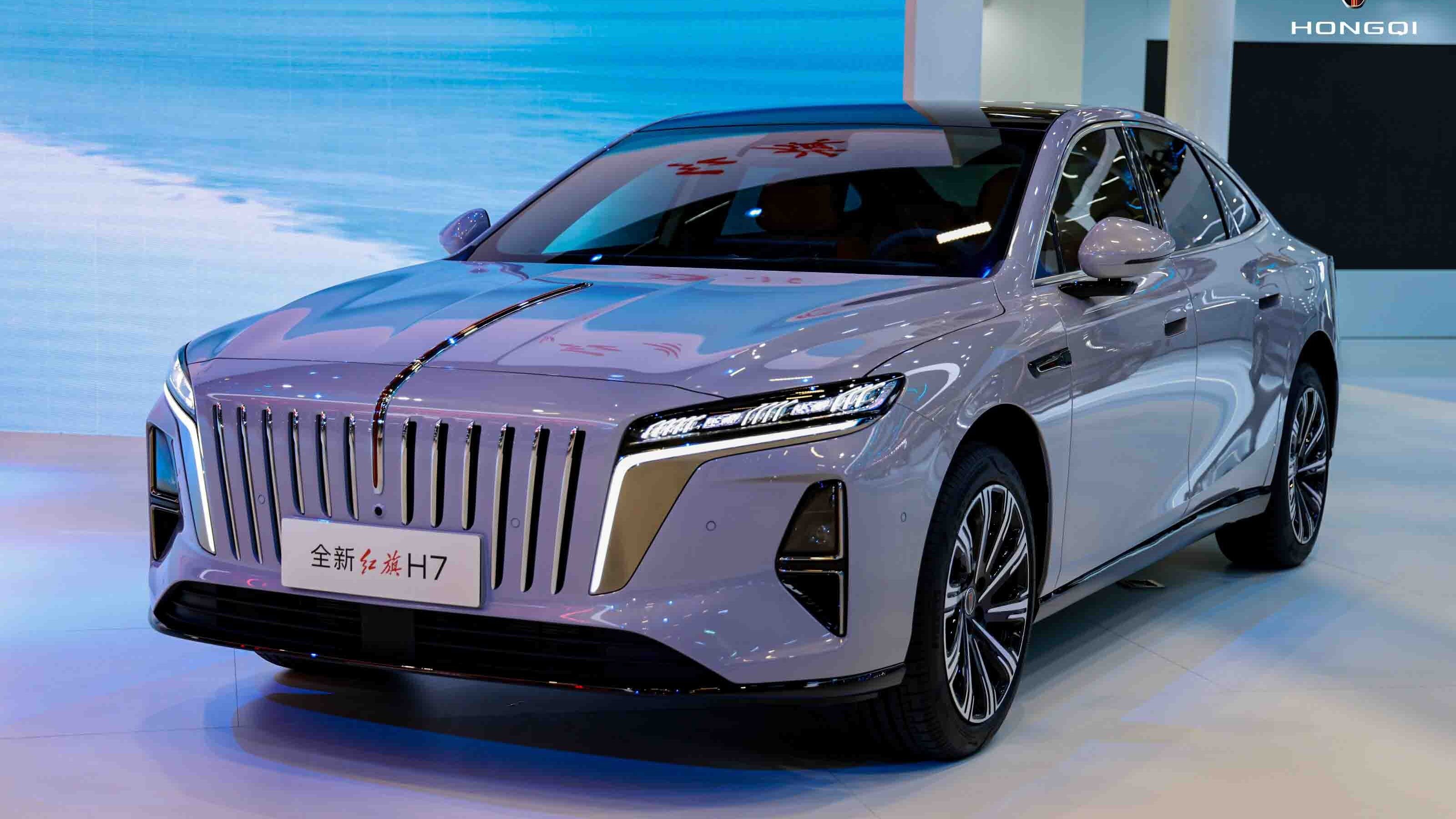 Раскрыта стоимость нового седана Hongqi, конкурирующего с Mercedes-Benz E-класса