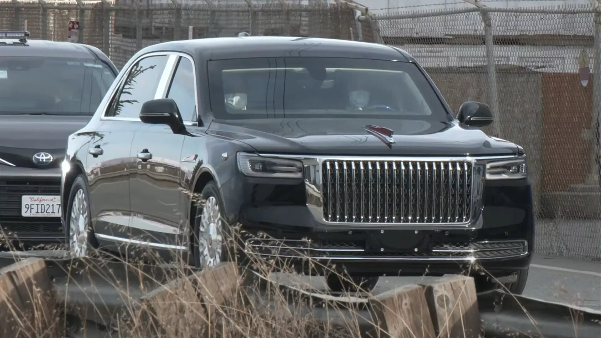 Си Цзиньпин будет передвигаться по Москве 9 мая на лимузине Hongqi N701