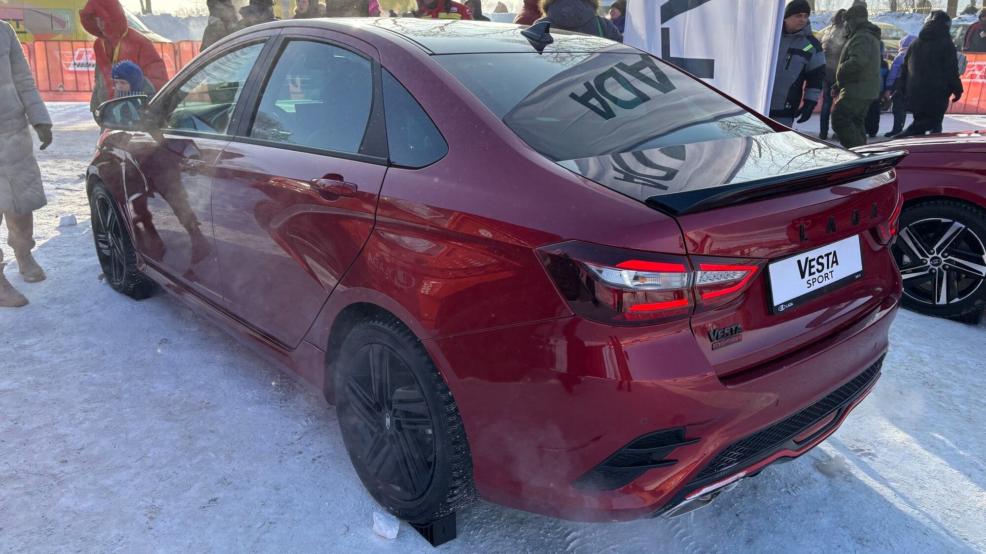 АвтоВАЗ показал рестайлинговую Lada Vesta Sport сразу в двух кузовах: сроки запуска и примерная цена