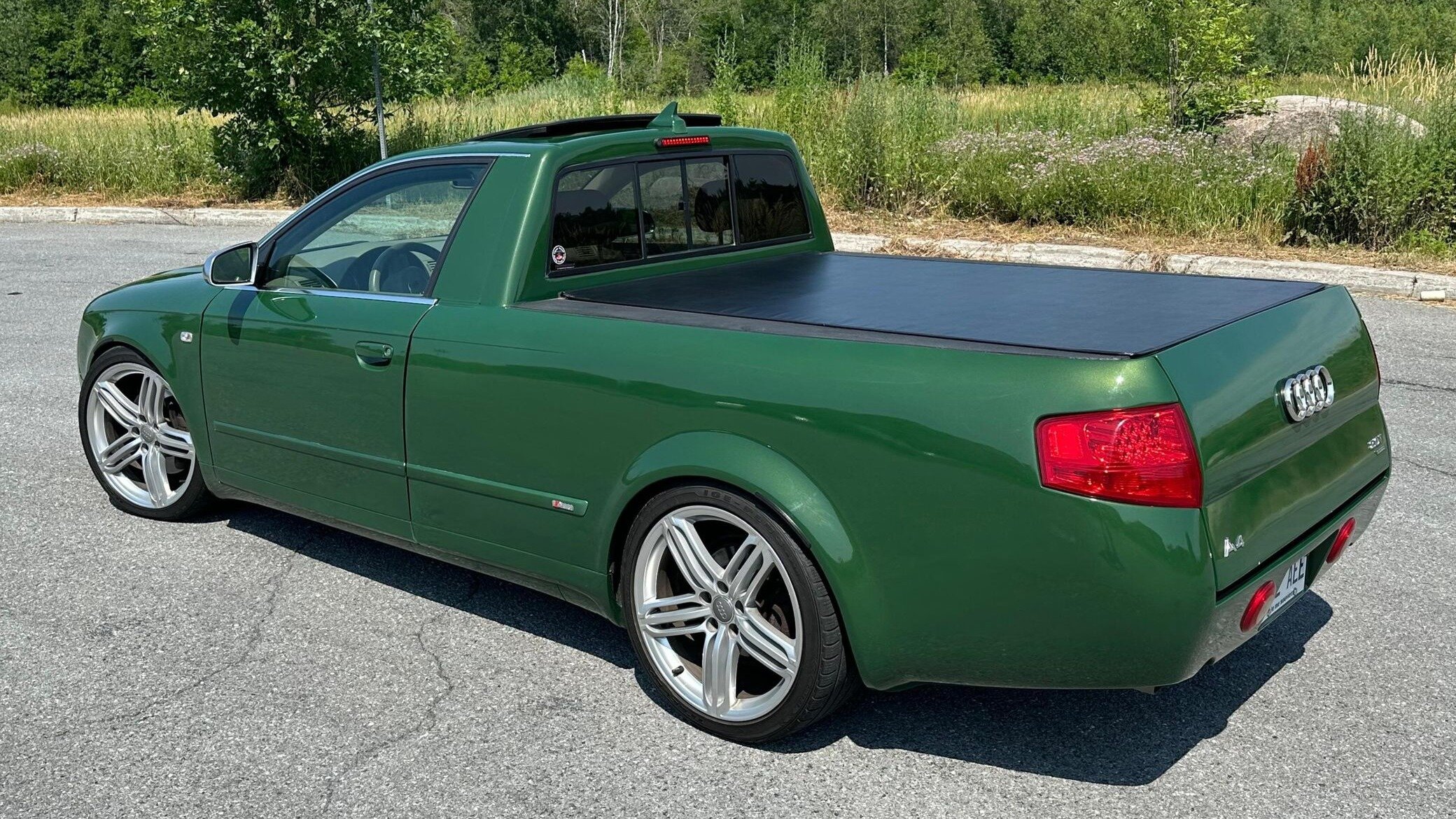 Переделанную в пикап Audi A4 продают в Канаде (пока недорого)