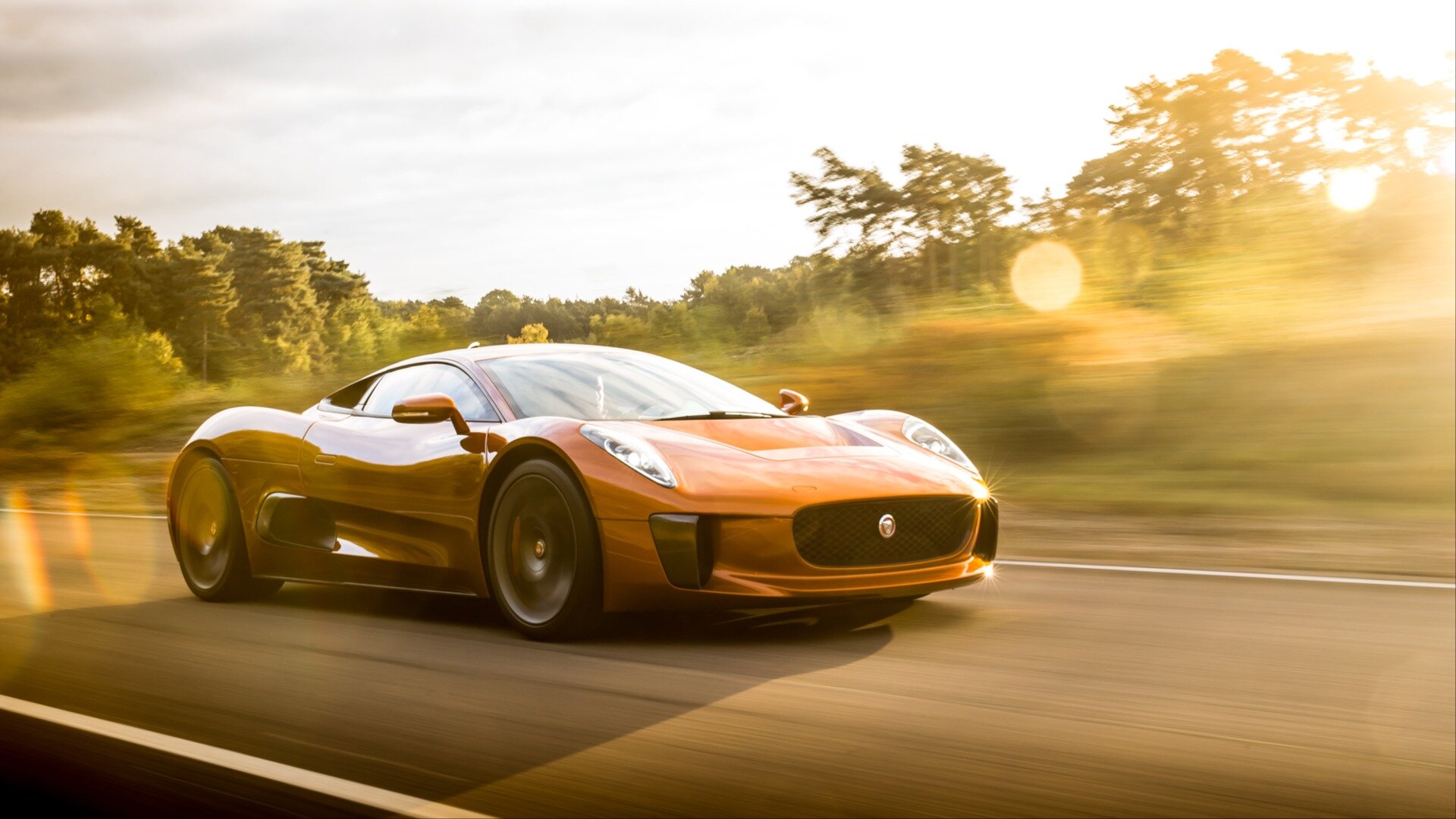 Реплику концепта Jaguar из фильма о Джеймсе Бонде переделают для обычных дорог