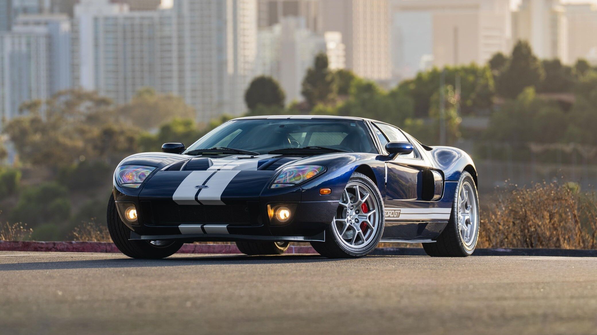 Известный блогер и аукционист Даг ДеМуро выставил на торги свой Ford GT