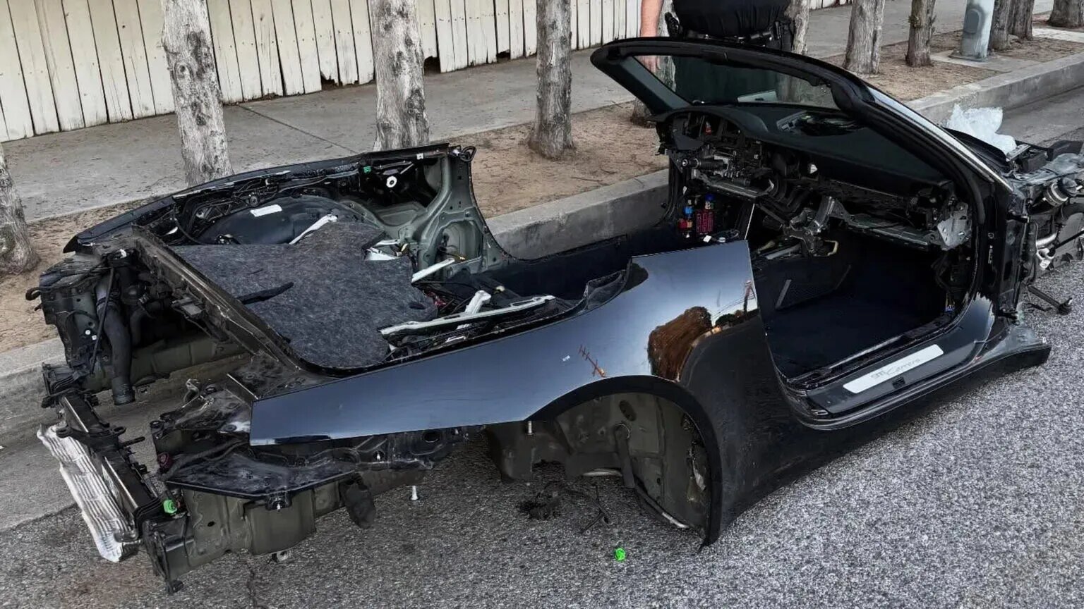 Угнанный Porsche 911 «раздели» так, что его невозможно узнать