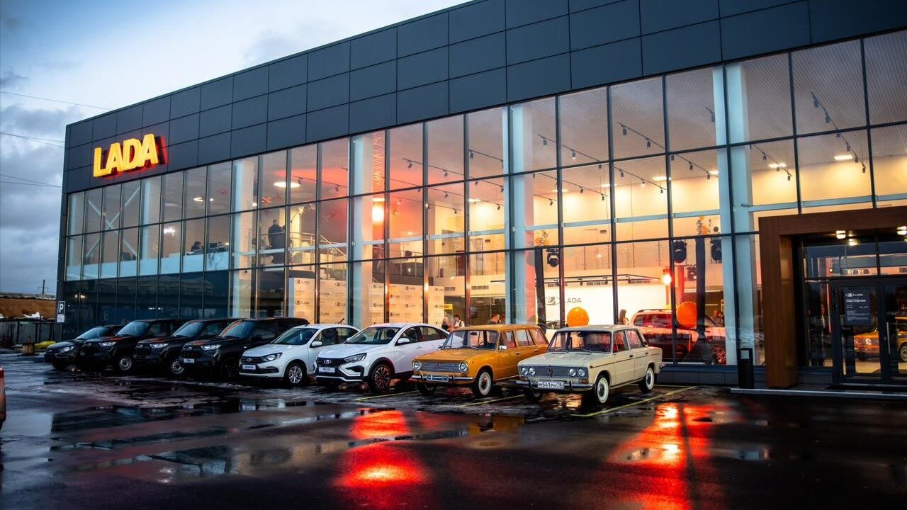 Российский авторынок к концу года сократится на четверть, спрогнозировали в Минпромторге