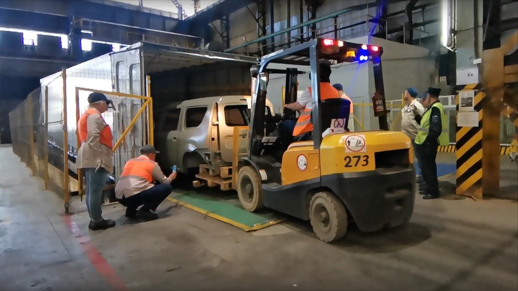Первые кузова Lada Largus доставили на завод в Ижевск