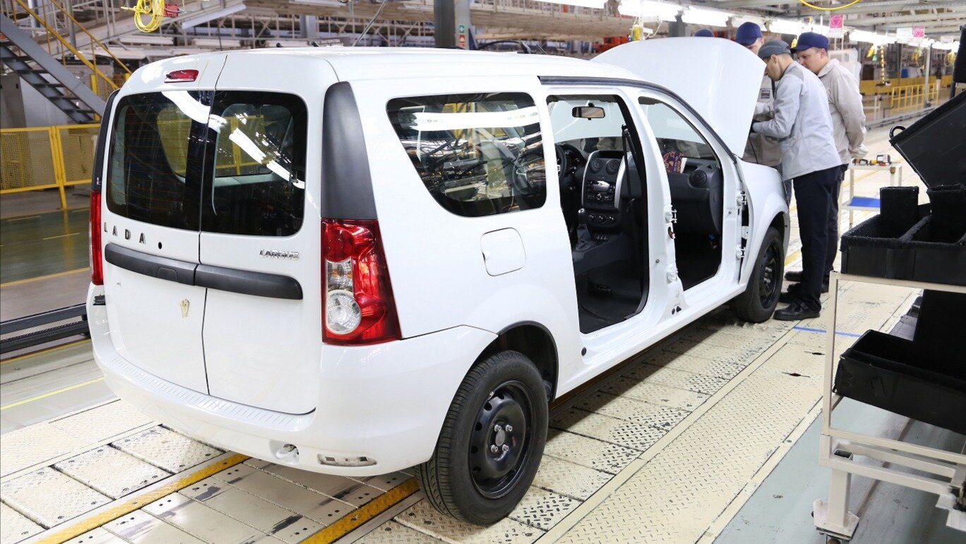 В Ижевске запустили сборку пассажирских Lada Largus