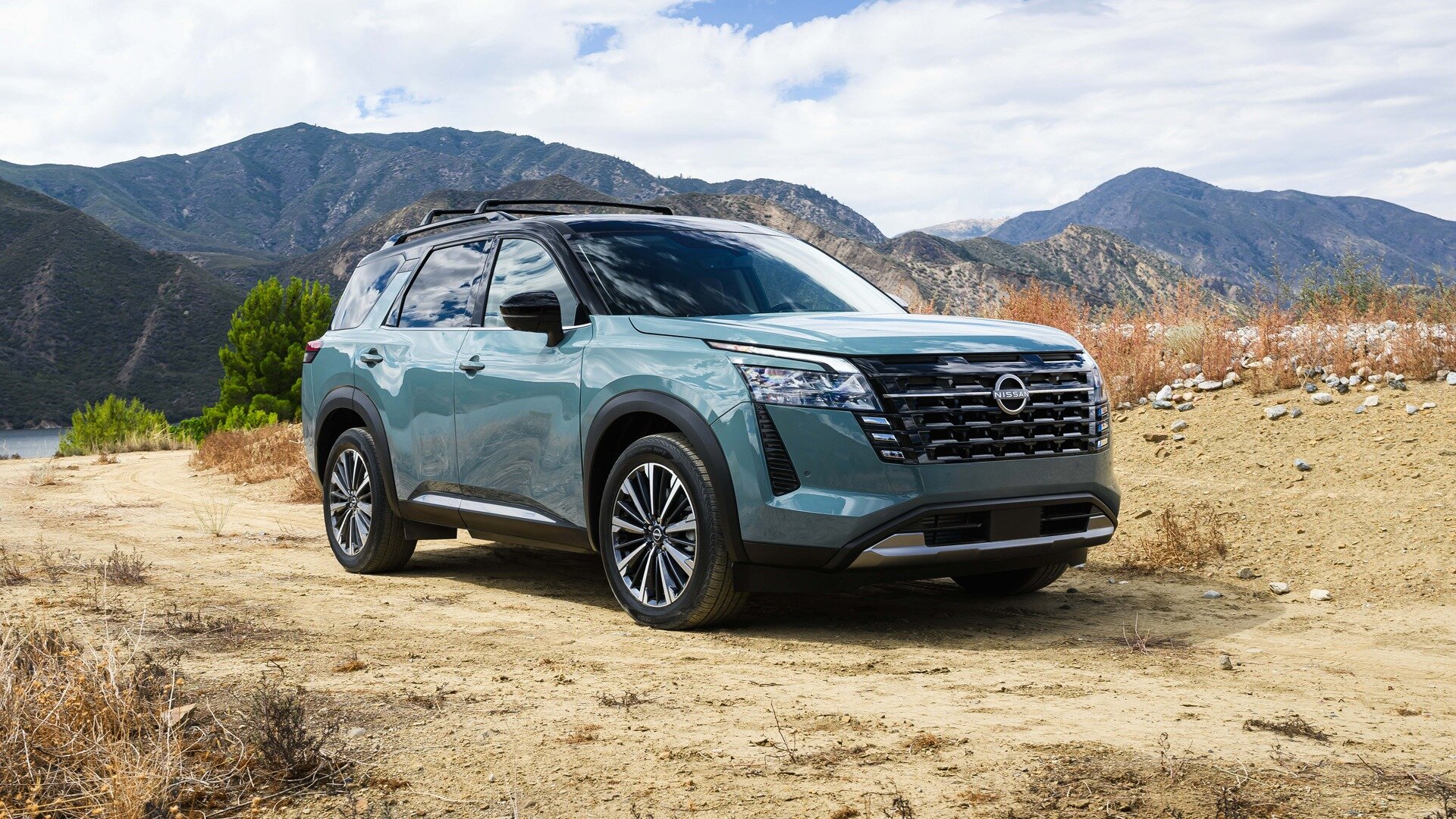Nissan будет продавать кроссовер и внедорожник Pathfinder одновременно