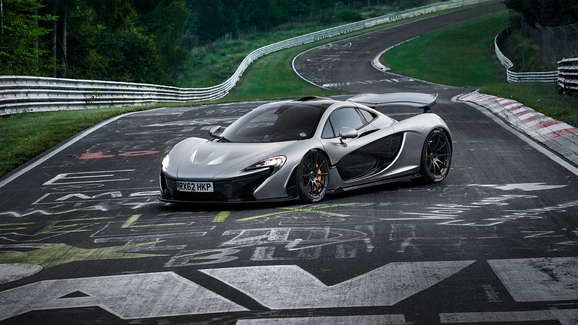 McLaren готовит гибридный гиперкар и четырёхместную модель