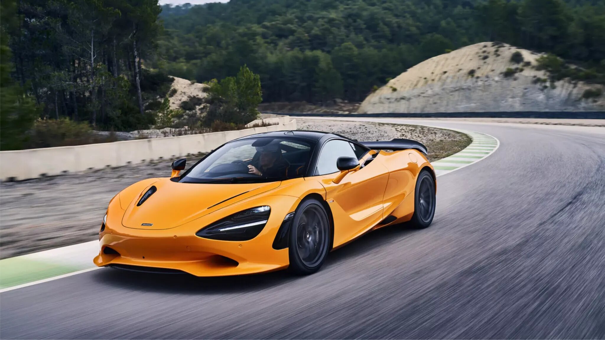 McLaren представил свои самые лёгкие суперкары — купе и родстер 750S