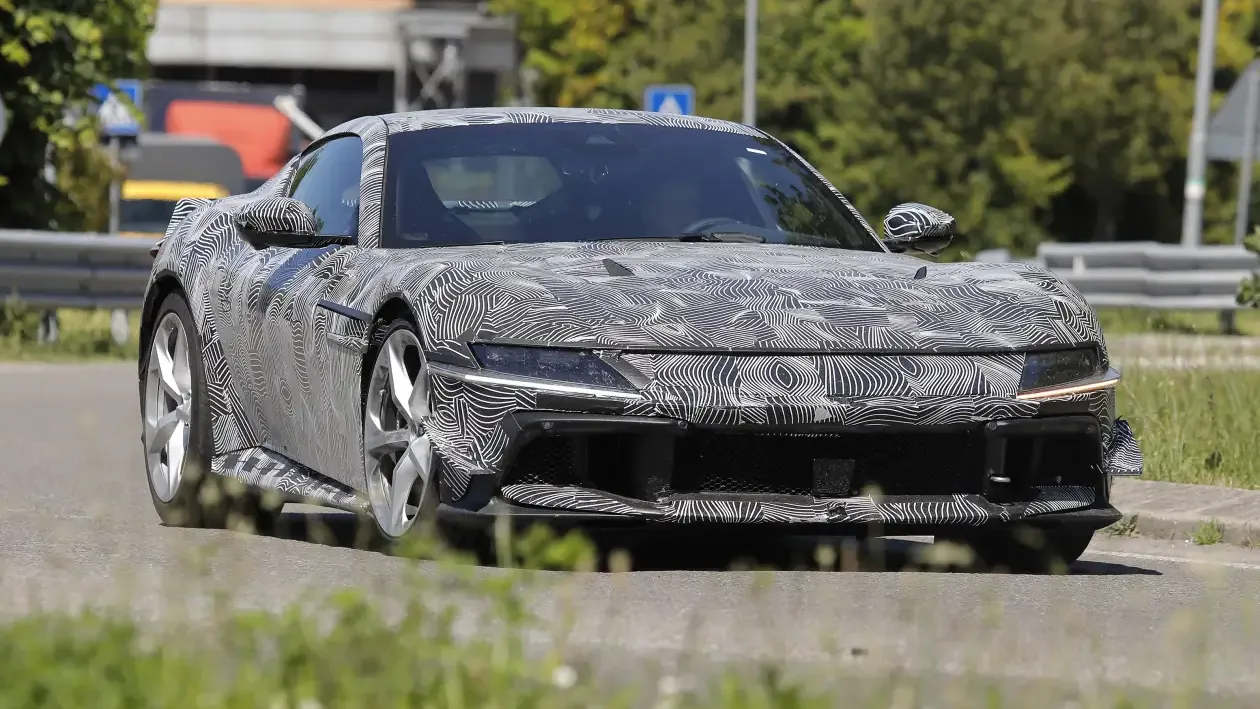 Ferrari вывела на тесты экстремальную версию суперкара 12Cilindri