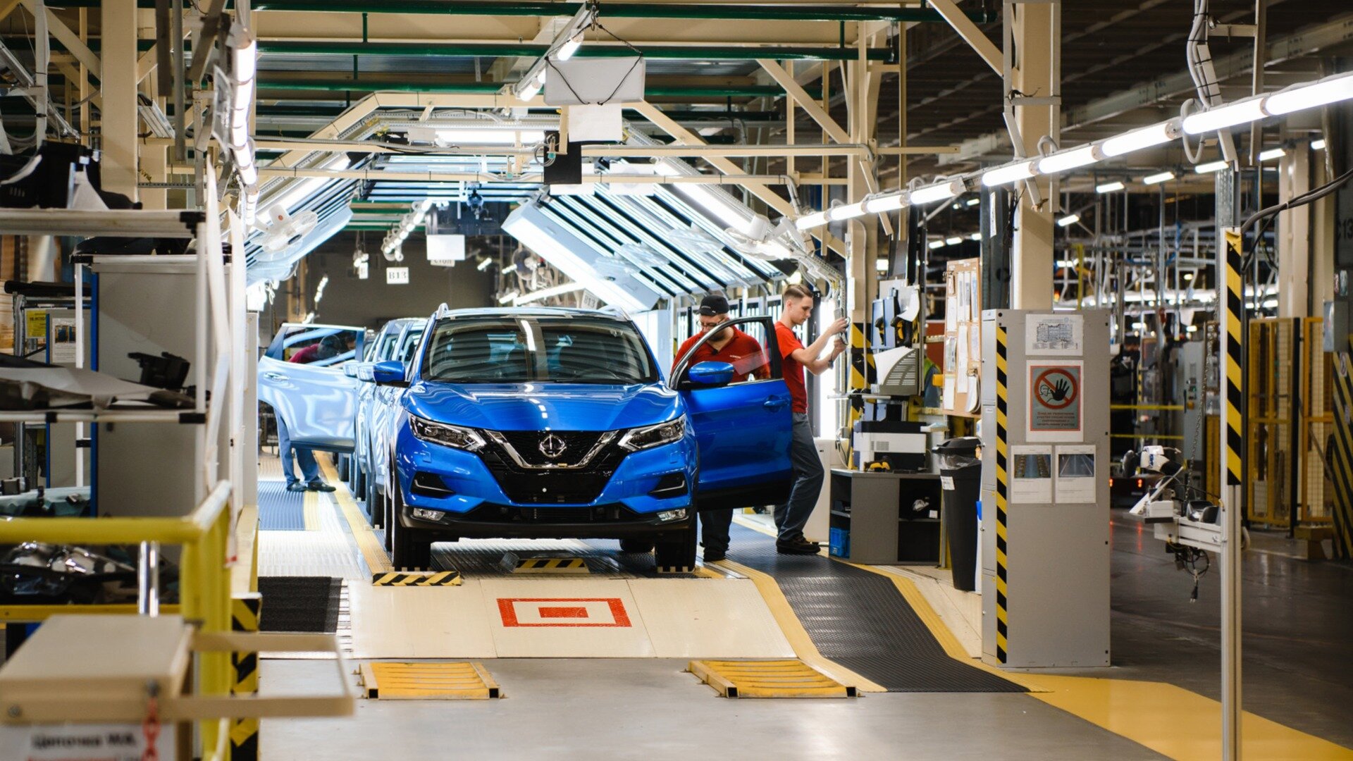 Российский завод Nissan официально передали НАМИ