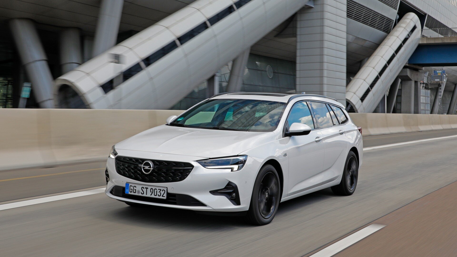 Opel Insignia со сменой поколений перевоплотится в кроссовер