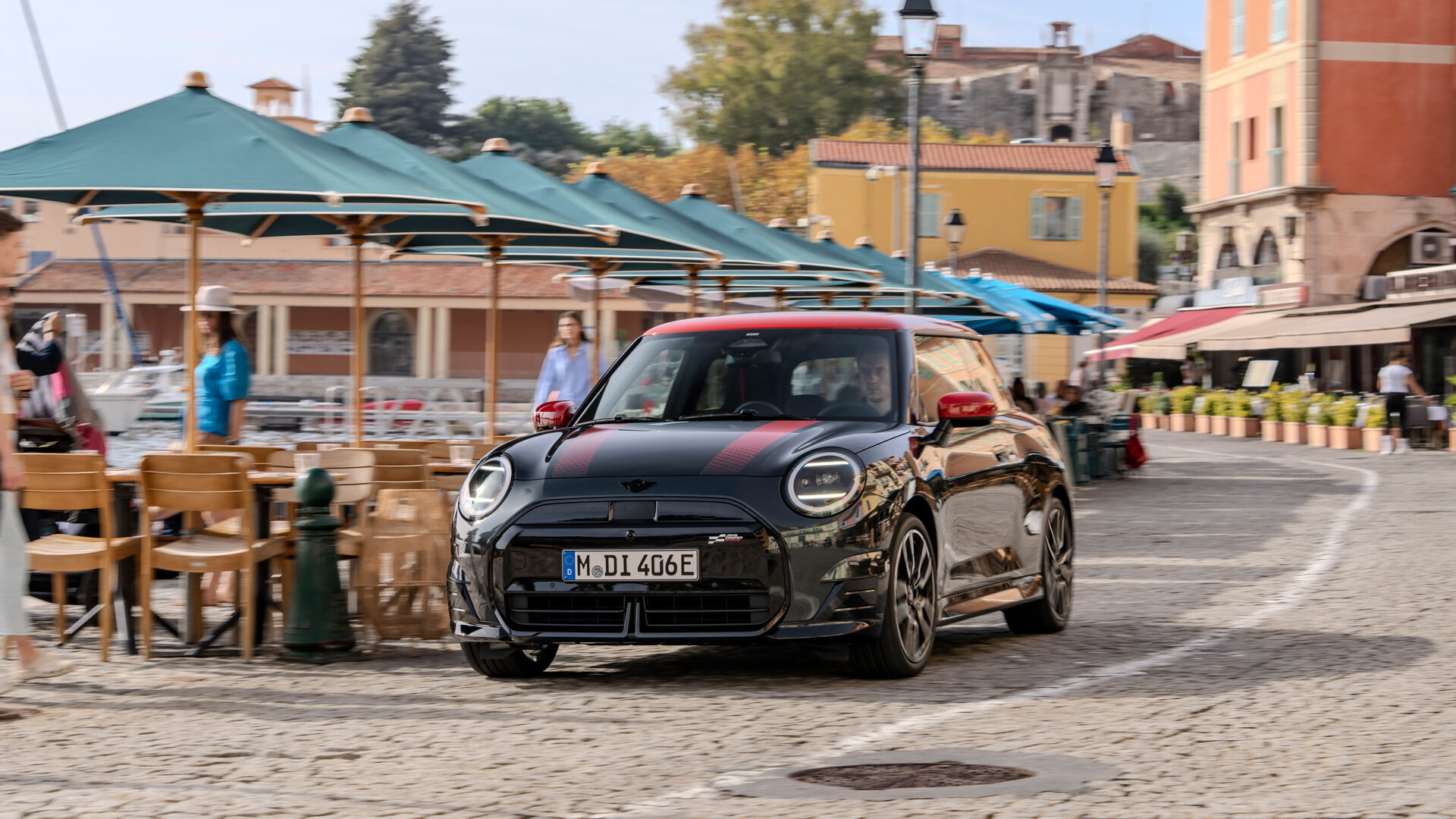 Новый электрический хэтч MINI получил версию JCW, но не прибавил в мощности